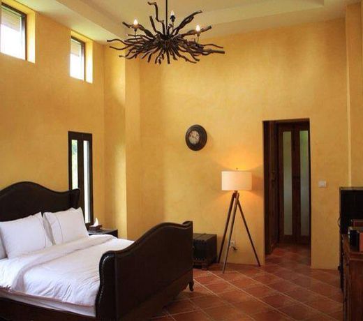 Her Glory Vacation Villa