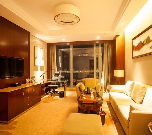 Soluxe Hotel