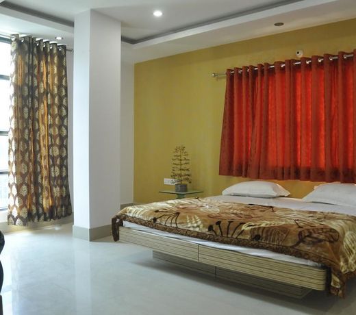 OYO 4398 Hotel Rajat Grand