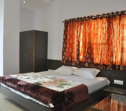 OYO 4398 Hotel Rajat Grand