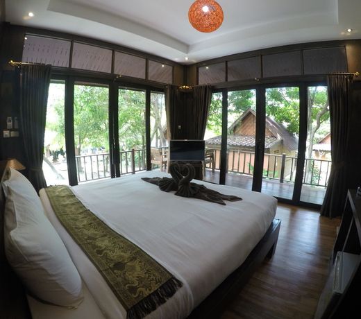Lipe Sunset Beach Resort