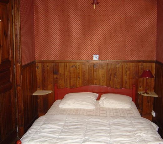 Quaint aparment in Saint-Prix with Sauna