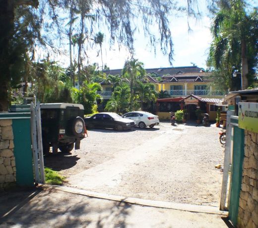 LOS PINOS