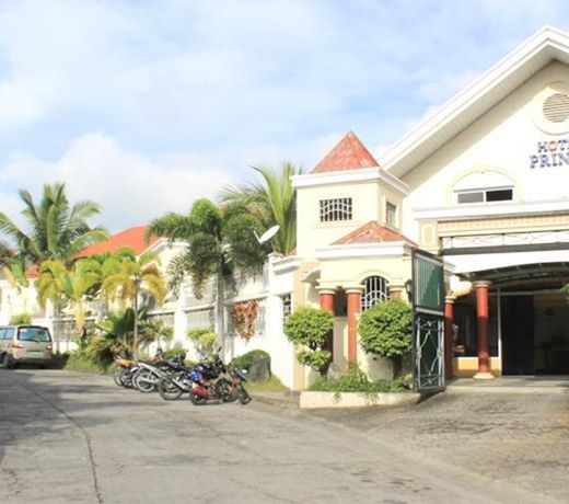RedDoorz @ Prince JB Beach Resort Zambales