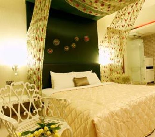 Dandelion Motel