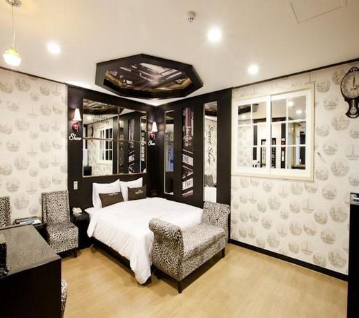 Show Hotel