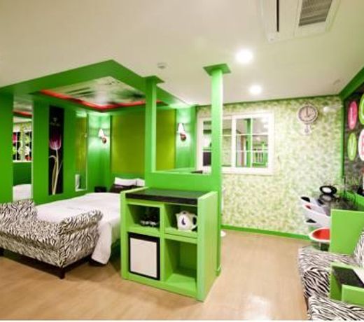 Show Hotel