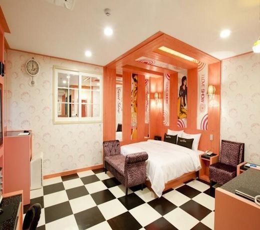 Show Hotel