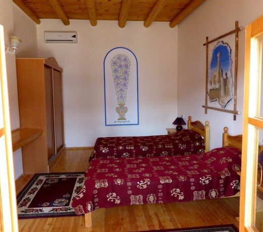 Hovli Poyon Hotel