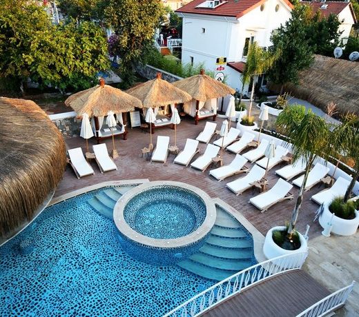 Pinehill Hotel & Suites