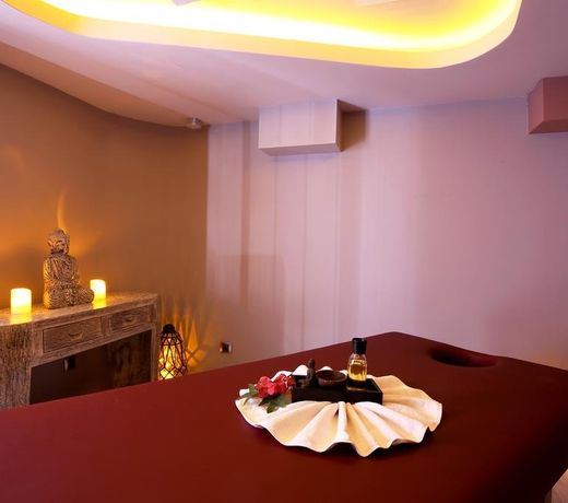 Pinehill Hotel & Suites