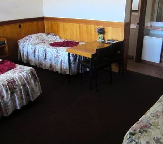 County Lodge Motor Inn
