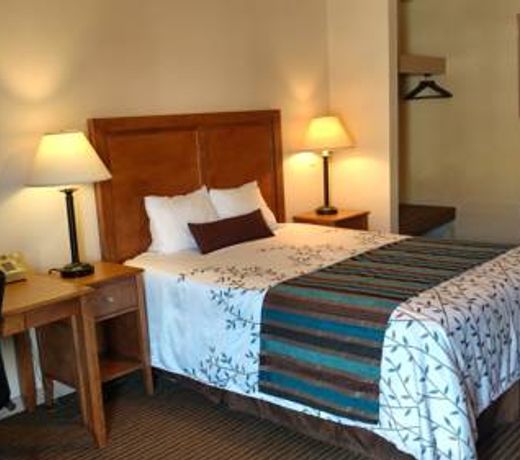 Stagecoach Inn & Suites