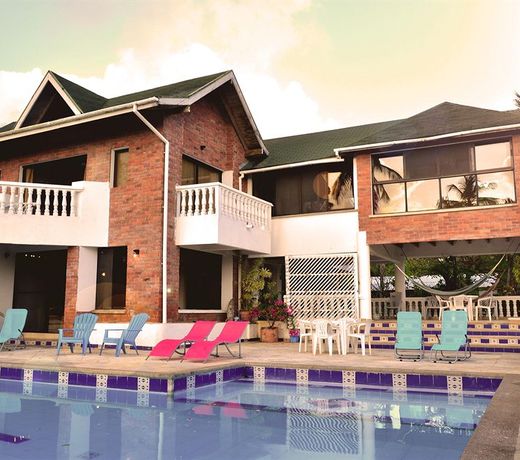 Casa de las Flores tropical