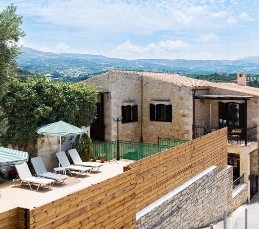 Luxurious Villa With Private Pool, Near a Couple of Restaurants & Sandy Beach