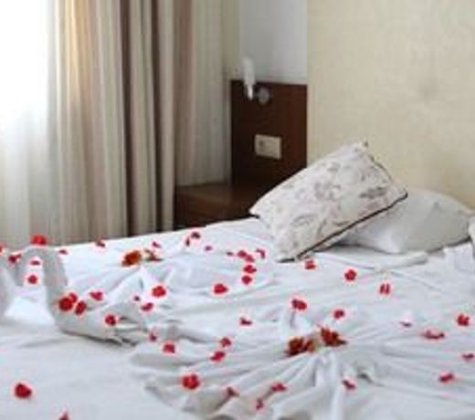 Risus Hotel Side
