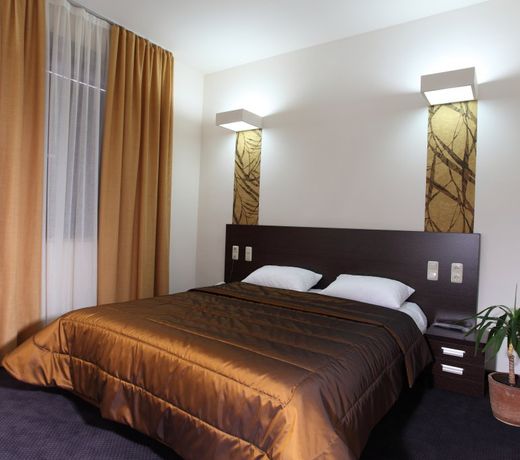 Cascade Hotel