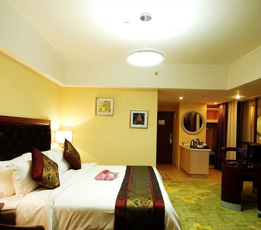 Chengdu Longhu Beach Hotel
