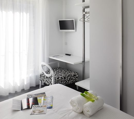Moure Hotel