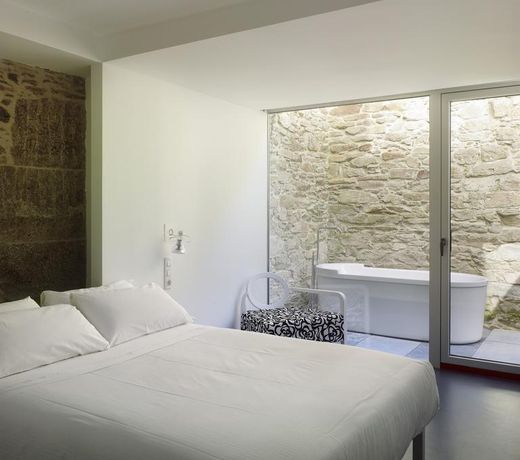 Moure Hotel