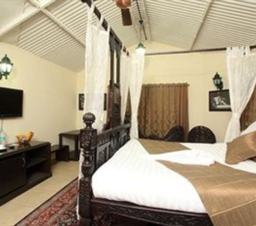 The Colonial Manek Manor