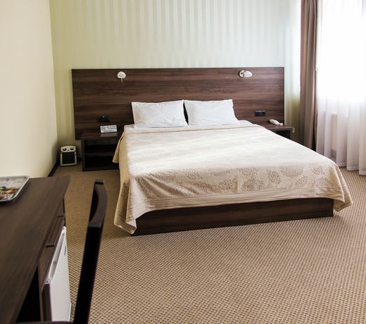 Avenue Hotel