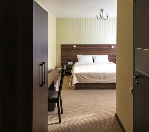 Avenue Hotel