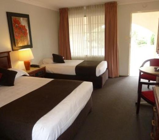 McNevins Warwick Motel