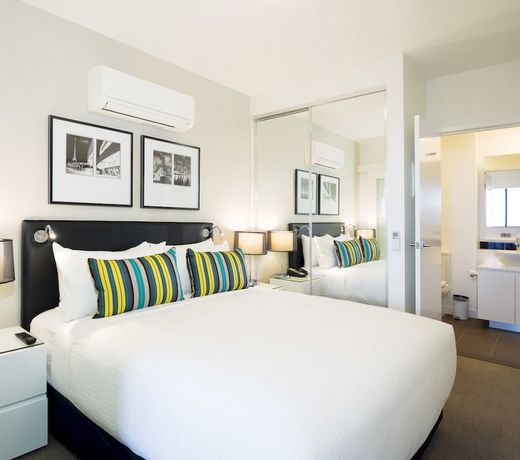 Oaks Melbourne on William Suites