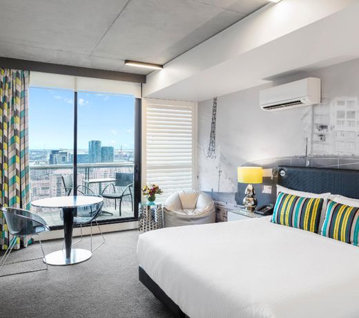 Oaks Melbourne on William Suites