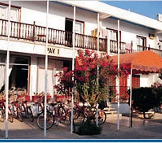 Pavlinia Hotel & Apartments