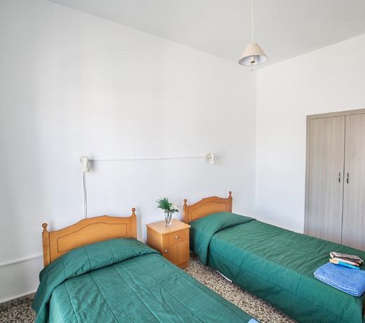 Pavlinia Hotel & Apartments
