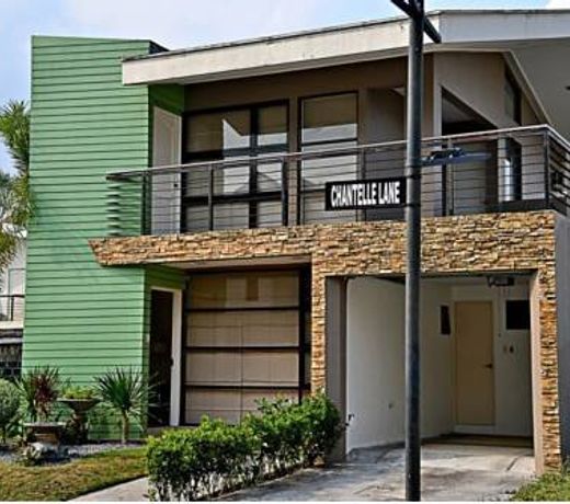 Villas at the Enclave