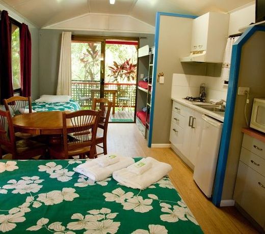 Lake Eacham Tourist Park & Cabins