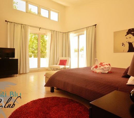 Instyle Residences at Infiniti Blu