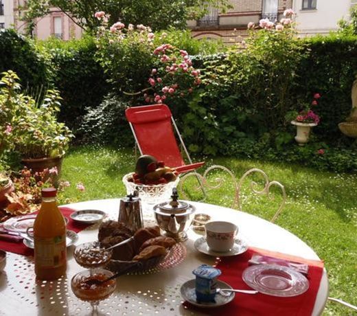 AND BREAKFAST LEVALLOIS 2