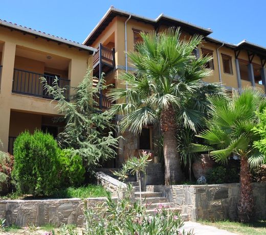 HOLIDAY & LEISURE CLUB