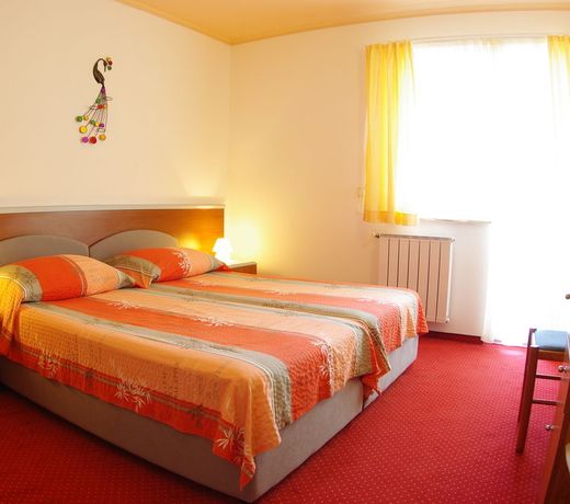 Hotel Holiday