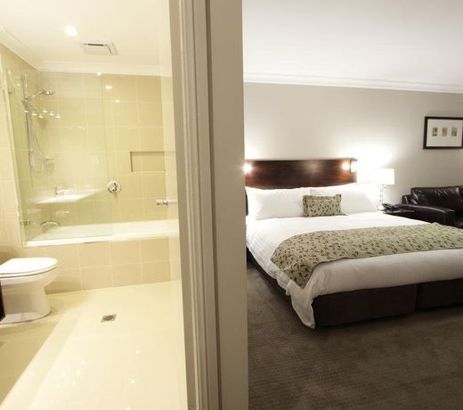 Carlyle Suites & Apartments