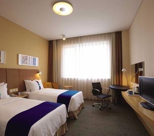 Holiday Inn Express Shanghai Zhenping, an IHG Hotel