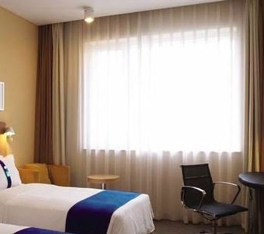 Holiday Inn Express Shanghai Zhenping, an IHG Hotel