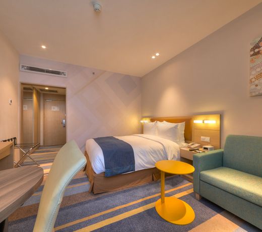Holiday Inn Express Shanghai Zhenping, an IHG Hotel