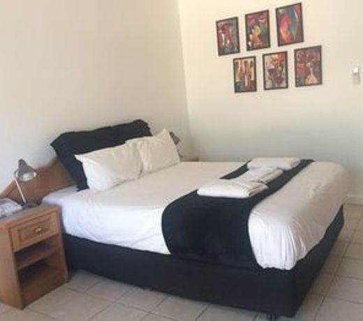 Paraway Motel