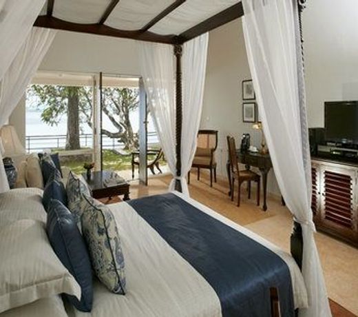 Ekho Lake House