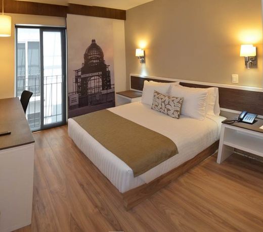Hotel Plaza Revolución