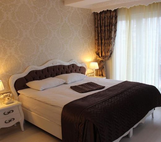 Azade Hotel