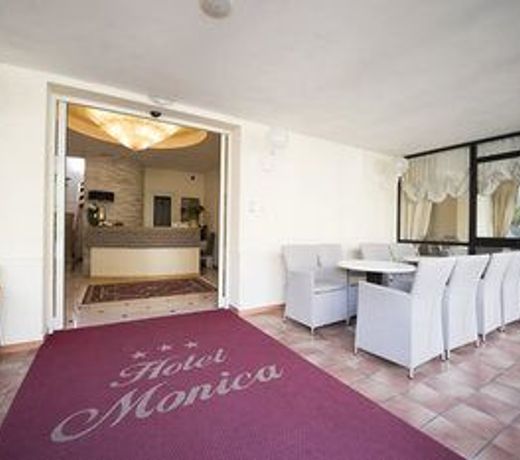 Hotel Monica