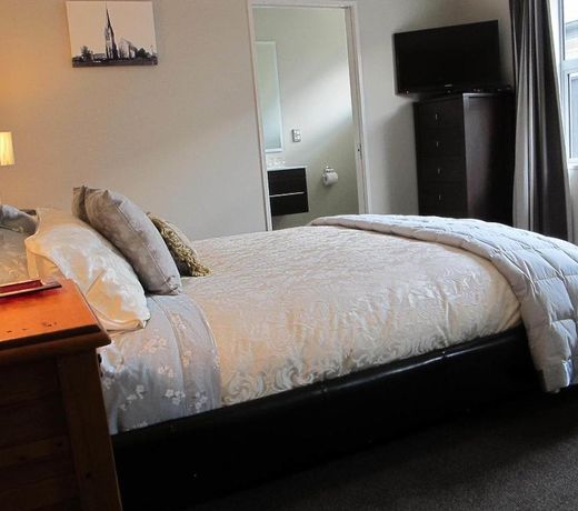 Halkett Grove Bed and Breakfast