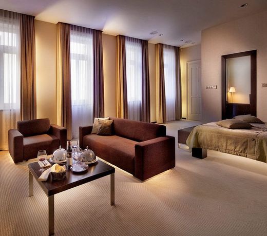 Roset Hotel & Residence