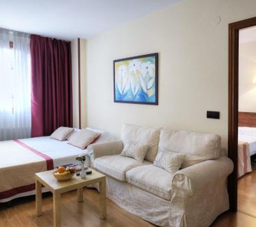 Hotel y Apartamentos Arias